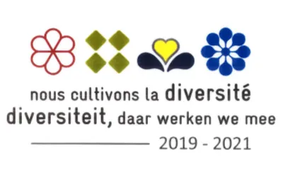 Texte ALT : Logo avec quatre motifs colorés et texte multilingue sur la diversité, daté de 2019 à 2021. Meta description : Image d'un logo comportant quatre motifs de différentes couleurs et un texte en français et néerlandais sur la diversité.